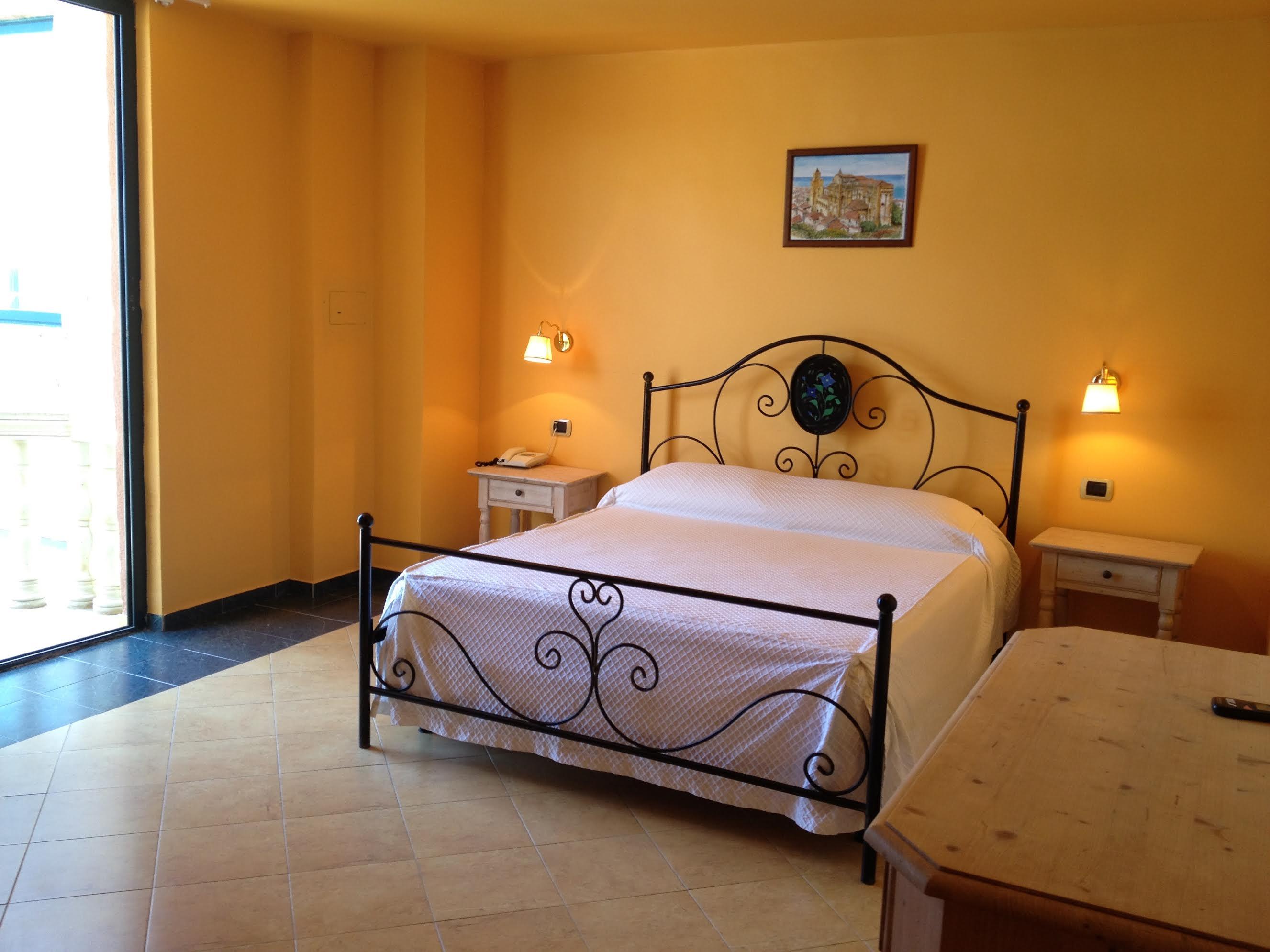 La Playa Blanca & Ristorante Hotel Santo Stefano di Camastra