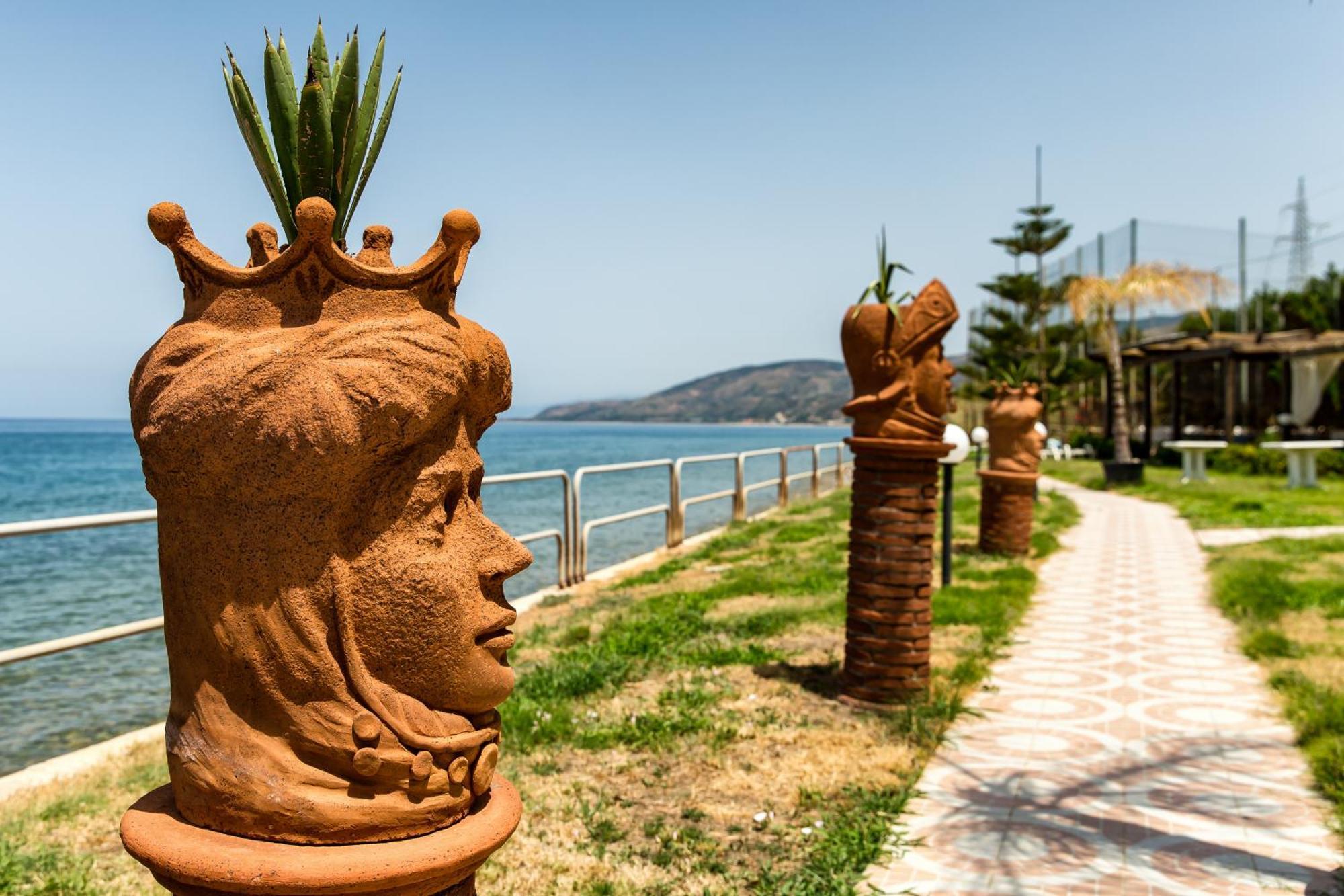Hotel La Playa Blanca & Ristorante Santo Stefano di Camastra