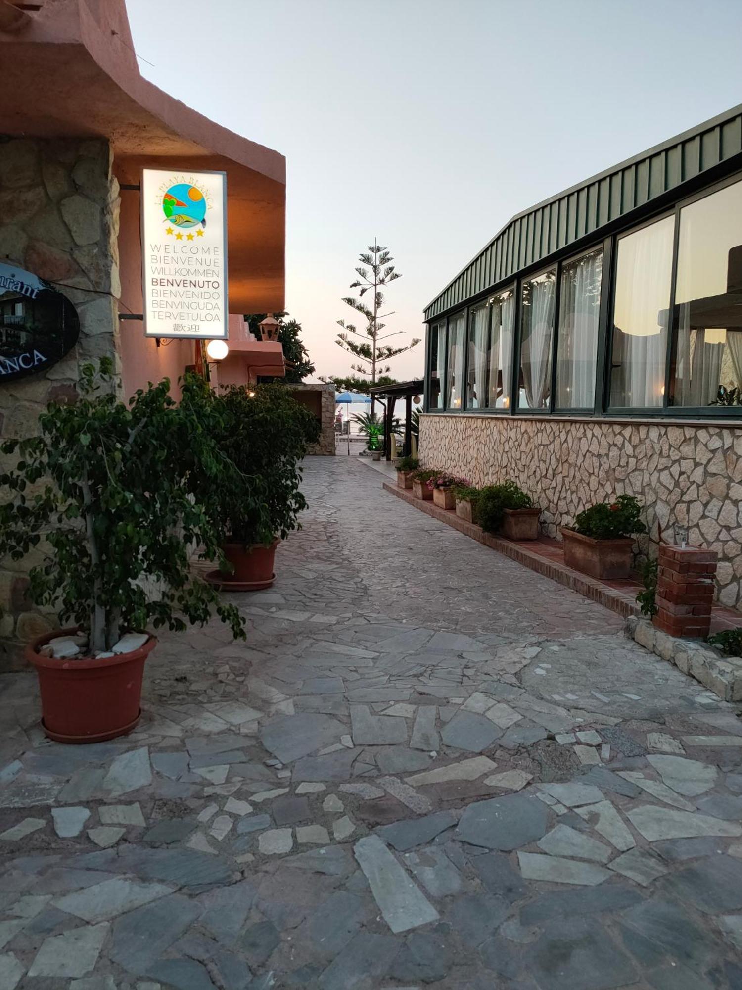 La Playa Blanca & Ristorante Hotel 4*