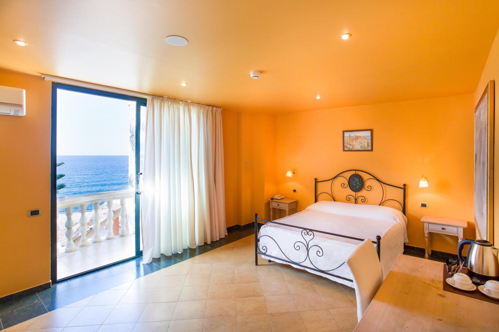La Playa Blanca & Ristorante 4* Santo Stefano di Camastra