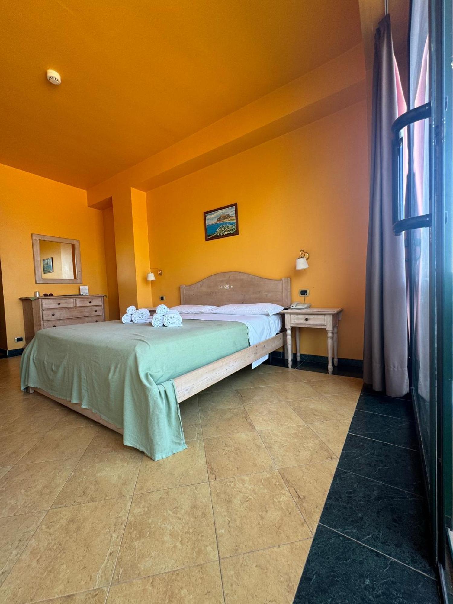 Hotel La Playa Blanca & Ristorante Santo Stefano di Camastra